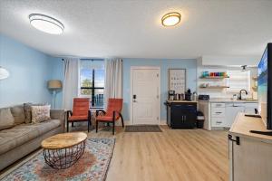 Gallery image of Nautical Way Condos Unit # 114 E partial gulf view near beach in Destin