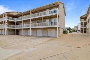 Gallery image of Nautical Way Condos Unit # 114 E partial gulf view near beach in Destin