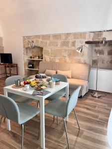 Φαγητό σε αυτό το διαμέρισμα ή κάπου εκεί κοντά