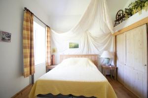 Ένα ή περισσότερα κρεβάτια σε δωμάτιο στο Le moulin de Varax