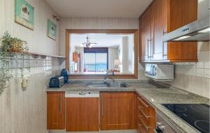 Η κουζίνα ή μικρή κουζίνα στο 2 Bedroom Nice Apartment In Fuengirola