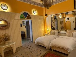 Postel nebo postele na pokoji v ubytování Riad Noos Noos & Spa