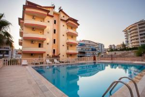 Bazén v ubytování Sevgi Tatil Sitesi nebo v jeho okolí