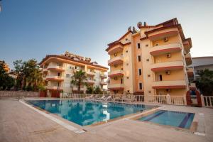 Bazén v ubytování Sevgi Tatil Sitesi nebo v jeho okolí