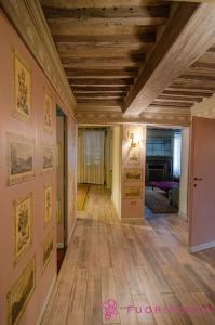 a hallway of a home with a wooden ceiling at Le Belle Époque in Parma