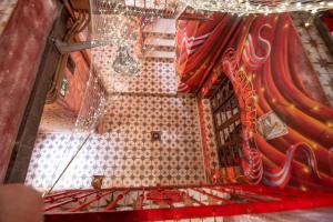 an overhead view of a stage with red curtains at El café Paris de apartamentos CV in Granada +48 photos