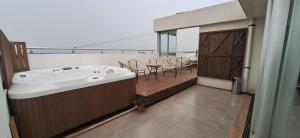 Vannituba majutusasutuses Penthouse ROBELINI - Terraza, jacuzzi & vistas