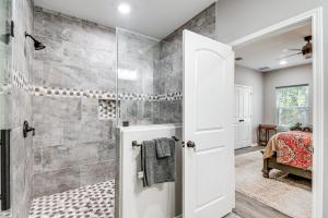 Ένα μπάνιο στο Pond and Trails On-Site Washington Escape! +19 φωτογραφίες