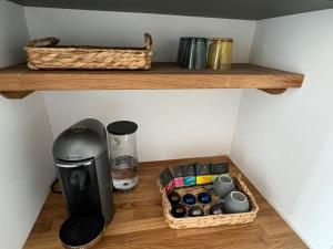 Coffee at tea making facilities sa Deluxe Studio La Cambre - with view
