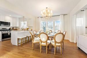 Gallery image of French Country Cottage in Glen Ellyn