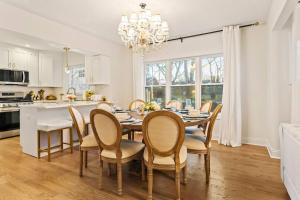 Gallery image of French Country Cottage in Glen Ellyn