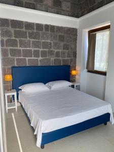 Postel nebo postele na pokoji v ubytování Torre delle Grazie Sorrento Suite