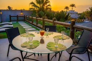 a table with wine glasses on top of a balcony at A Casa da Ponte, Casa em condominio para Familias, Festas e Eventos in Bertioga