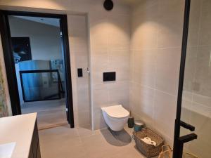 Imagen de la galería de New and trendy home with fjord view, en Ranheim