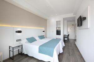 Postel nebo postele na pokoji v ubytování Hotel Alameda