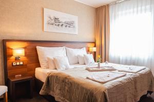 Postel nebo postele na pokoji v ubytování PREMIUM Business Hotel Bratislava