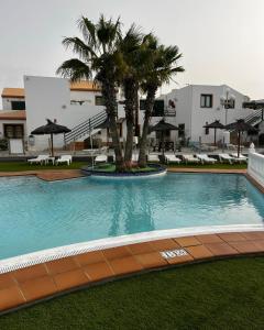 Bazén v ubytovaní Cozy apartment in centric area at caleta de fuste with Air Conditioner alebo v jeho blízkosti