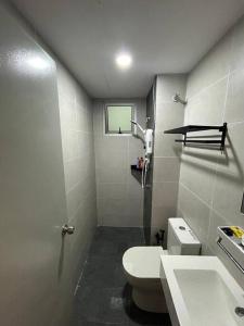 Kúpeľňa v ubytovaní Setapak KL Apt 3 Room 8 pax