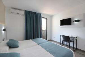 Postel nebo postele na pokoji v ubytování Hotel Alameda