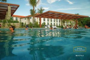 a group of people swimming in a swimming pool at Pirenópolis Quinta Santa Bárbara - Apto 2q para 06 pessoas - Térreo in Pirenópolis