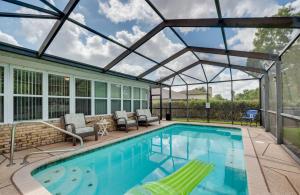 Piscina en o cerca de Heated Pool and 4-in-1 Grill Spring Hill Haven!
