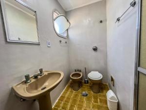 a bathroom with a sink and a toilet at 04 · No Fresquinho do Ar in Guarujá +14 photos