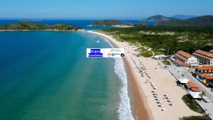 an aerial view of a beach and the ocean at Cabo Frio - Braga - Kitnets - Aluguel Econômico in Cabo Frio