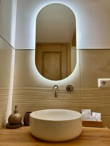 a bathroom with a white sink and a mirror at Casa Vacanze Le Fontane in Tivoli
