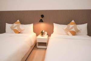 Hotel H4客房内的一张或多张床位