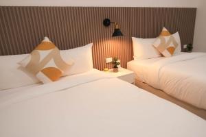 El ParaísoHotel H4的房间里有两张并排的床 更多21张照片