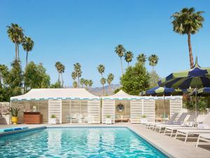 Bazén v ubytování Parker Palm Springs nebo v jeho okolí