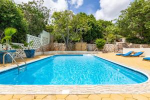 Πισίνα στο ή κοντά στο Kakina Lodges Jan Thiel