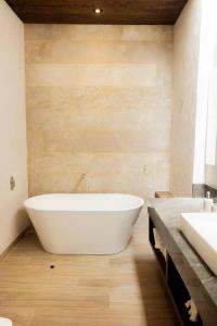 Ένα μπάνιο στο Residencia de Lujo Izmir 63 +6 φωτογραφίες