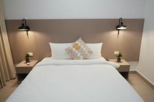 Hotel H4客房内的一张或多张床位