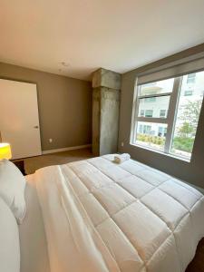 Кровать или кровати в номере Glamorous Getaway in Hollywood