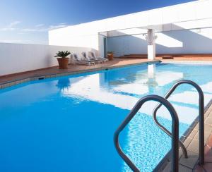 The swimming pool at or close to Stamford Plaza Sydney Airport Hotel & Conference Centre