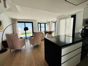 Η κουζίνα ή μικρή κουζίνα στο Villa in Finestrat privézwembad, zee- en bergzicht