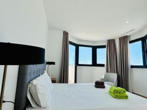 Ένα ή περισσότερα κρεβάτια σε δωμάτιο στο Villa in Finestrat privézwembad, zee- en bergzicht +32 φωτογραφίες