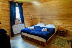 Postel nebo postele na pokoji v ubytování Rest point cottage Kazbegi