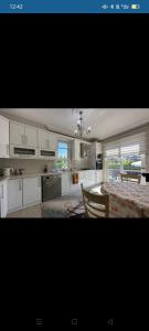 Η κουζίνα ή μικρή κουζίνα στο Villa deniz