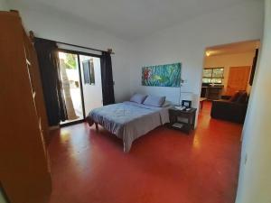 Postel nebo postele na pokoji v ubytování Baja Joe's Hotel