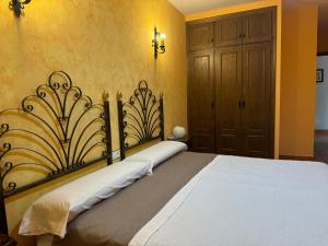 A bed or beds in a room at La Garzona