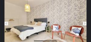a bedroom with a bed and two chairs at Casa Al Castello - Apartments Buccino in Buccino