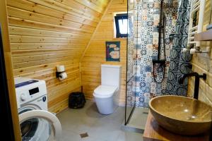 Koupelna v ubytování Rest point cottage Kazbegi + 37 fotografií