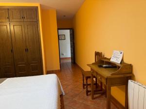A bed or beds in a room at La Garzona