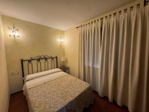 A bed or beds in a room at La Garzona
