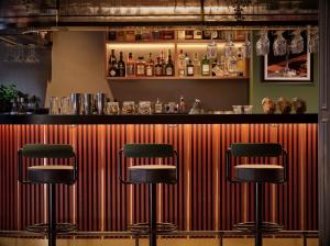 Lounge nebo bar v ubytování Radisson RED Berlin Kudamm