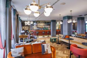 Posezení v ubytování Radisson RED Berlin Kudamm