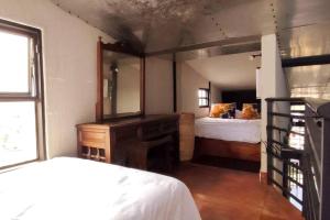 a bedroom with a mirror and a bed in it at Apartamento Industrial tipo Loft in Circasia