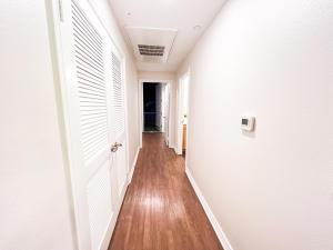 Afbeelding uit fotogalerij van Beautiful 2 BD 3 Beds in Heart of Encino 105 in Encino